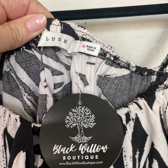 NWT Black and White off-the-shoulder top size Medium - Picture 4 of 5